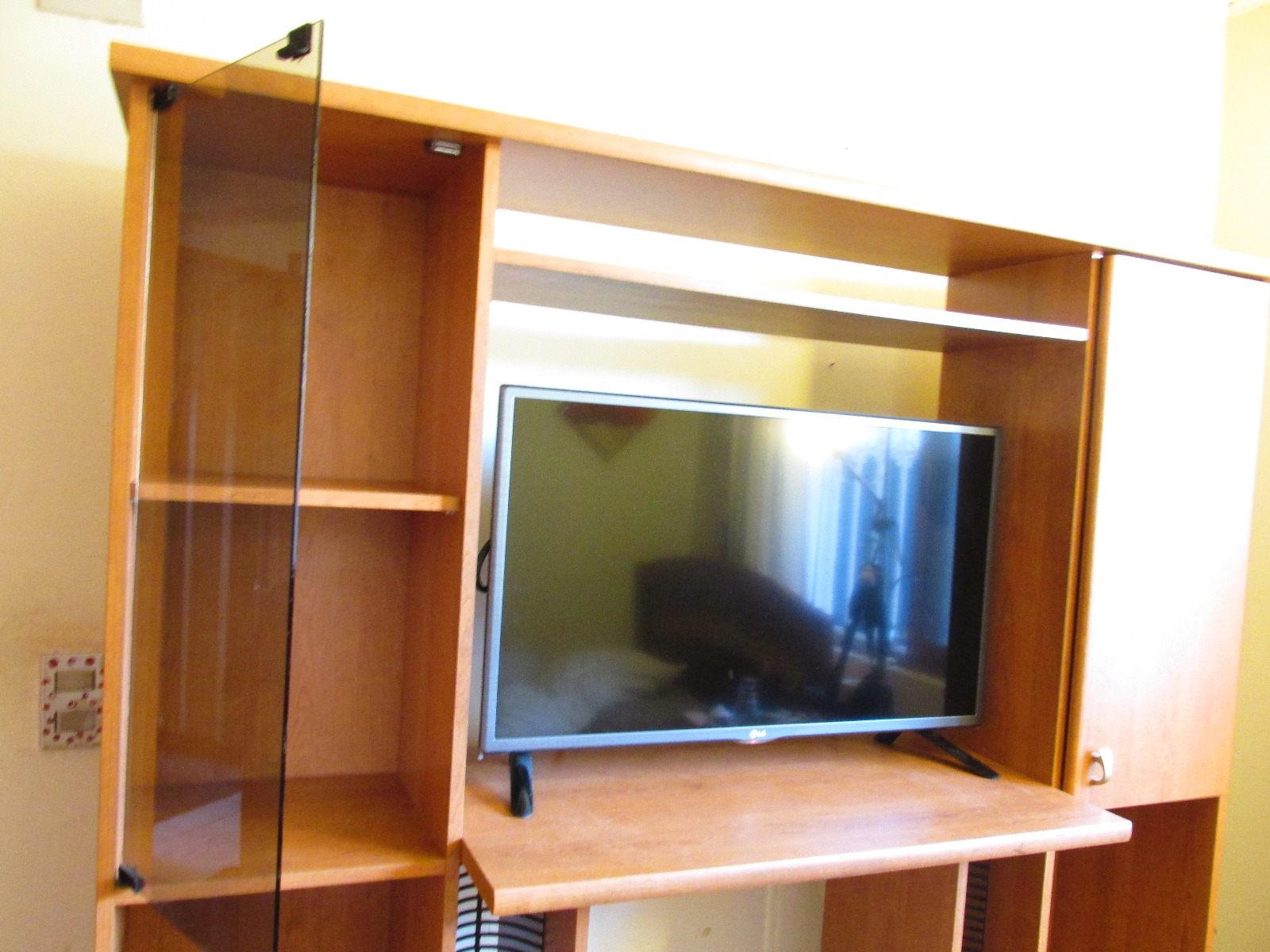 Mueble tipo centro entretenimiento impecable | TodoMercado Chile