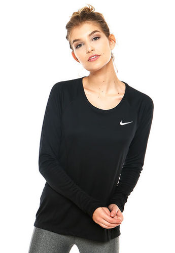 polera nike negra